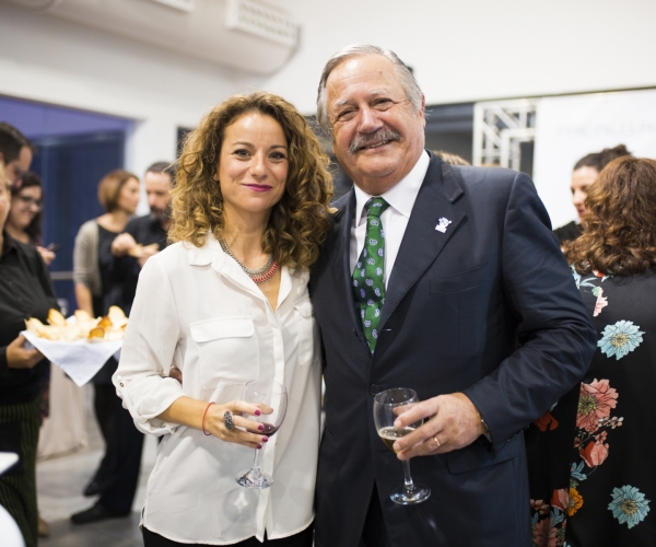La técnica de Comunicación y Marketing en Farmamundi, Paloma Pérez, y el vicepresidente de Farmamundi, Michel Catapodis.