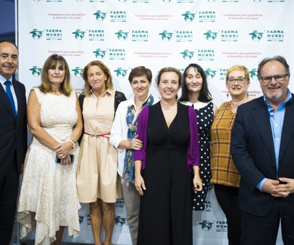 Parte del equipo de Caixa Popular; Mar Vicente y Mª Ángeles Capilla, de la Unión de Mutuas; las técnicas de la Entidad de Conservación del Parque Tecnológico de Paterna, Manuela Pedraza y María  Francisco Izquierdo, y su vicepresidente Francisco Izquierdo.