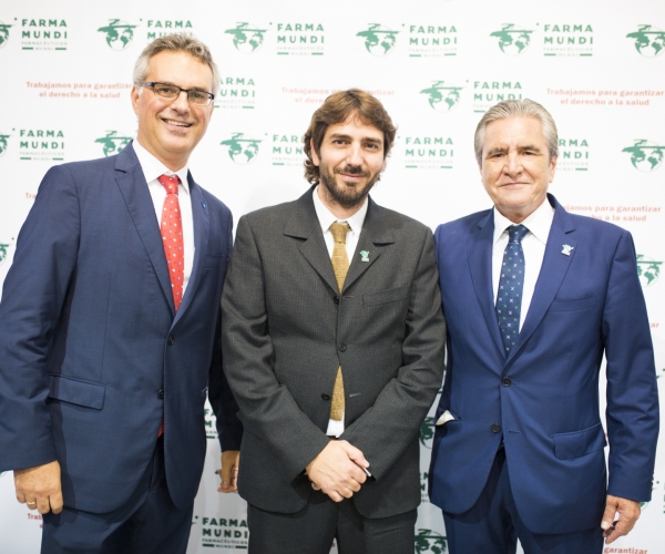 El director General Adjunto de Centro Farmacéutico, Fernando Ruiz, en compañía de Joan Peris y José Luis Daroqui.