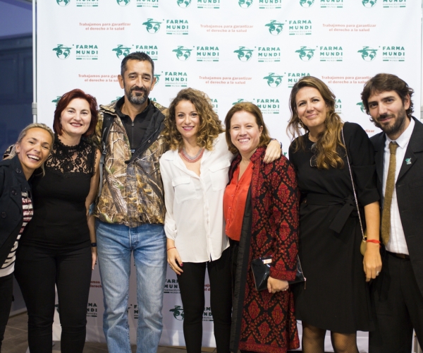 Parte del equipo de Farmamundi con la Fundación Cavadas.