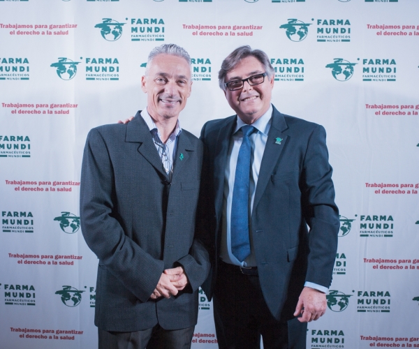 El director general de Farmacia y Productos Sanitarios de la Generalitat Valenciana, José Manuel Ventura, junto a Ricard Troiano.