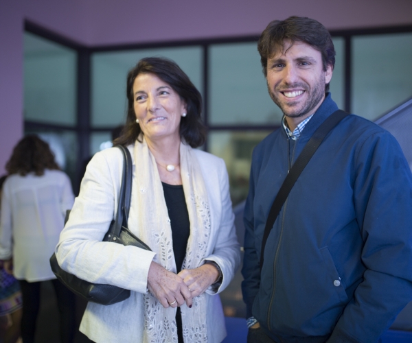La vicedecana de la Facultad de Farmacia de la Universitat de València, Marisa Ferrandiz y el responsable de Calidad y Comunicación, Javier Pereda