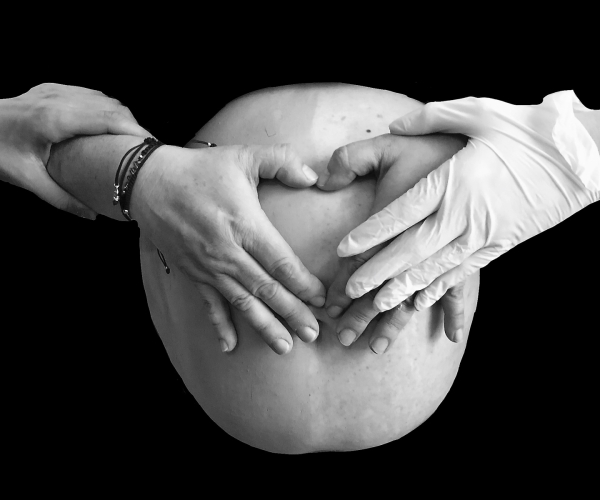 Los años pasan, las cosas avanzan y la Salud es una cosa que debería avanzar a pasos agigantados. La salud no entiende de culturas o al menos no debería. Actualmente niñas y niños nacidos en “países en desarrollo” tienen 14 veces más probabilidades de morir durante el parto o el primer mes de vida que un niño o niña nacida en países industrializados.  Lidya Sánchez Grande, 8 de Abril del 2018, Avilés, Asturias.