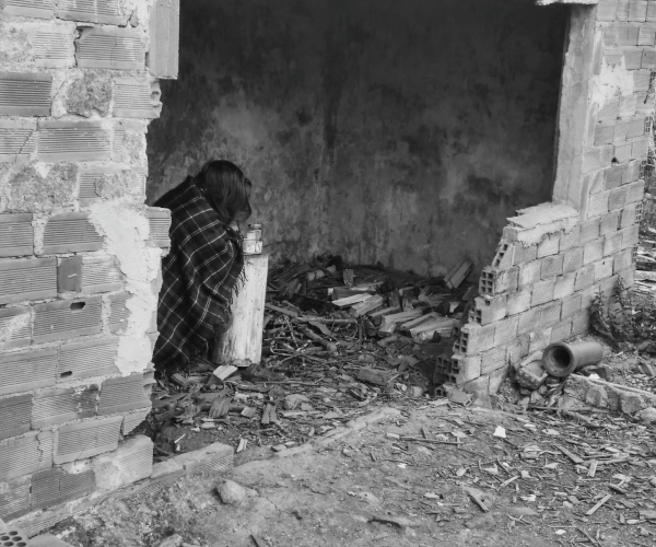 Esta foto refleja las condiciones de pobreza extrema y de poca salubridad, en las que viven unos 702 millones de personas, un 9,6% de la población mundial, en muchos países de África, Latinoamérica, Asia… incluso en España.   Tamara Fernández Granda, 5 de abril de 2018, Colunga, Asturias.