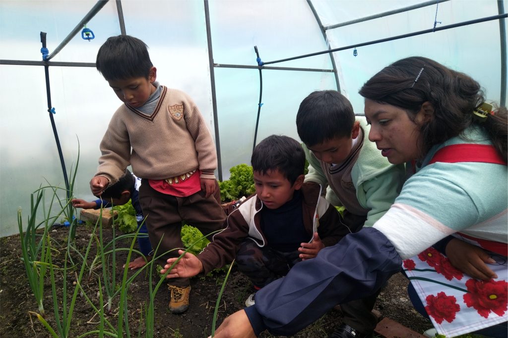 Farmamundi desarrolla en Perú un proyecto de cooperación que une salud, educación y gobierno local para mejorar la alimentación de la primera infancia.
