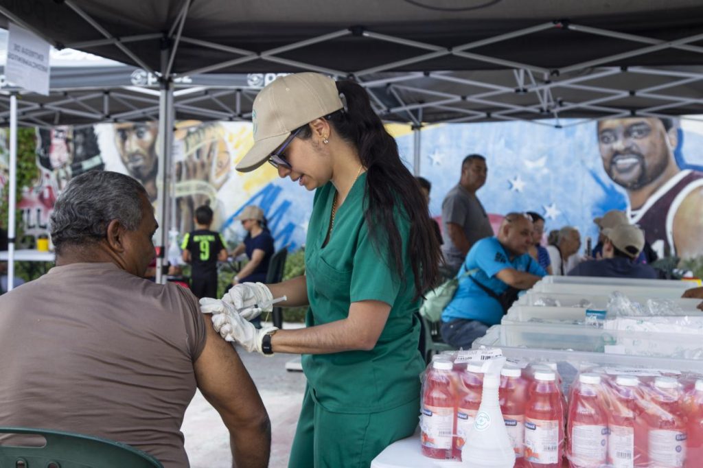A punto de cumplirse tres meses del terremoto, Farmamundi mantiene la respuesta sanitaria con el envío de medicamentos y la atención con clínicas móviles.